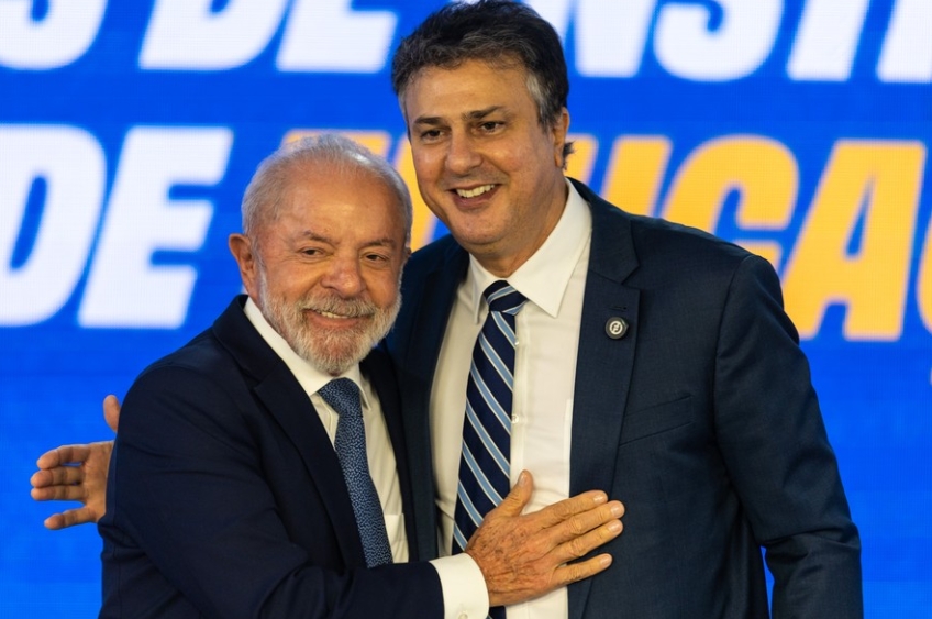 MEC anuncia aplicativos gratuitos com oito mil livros e cursos de inglês e espanhol