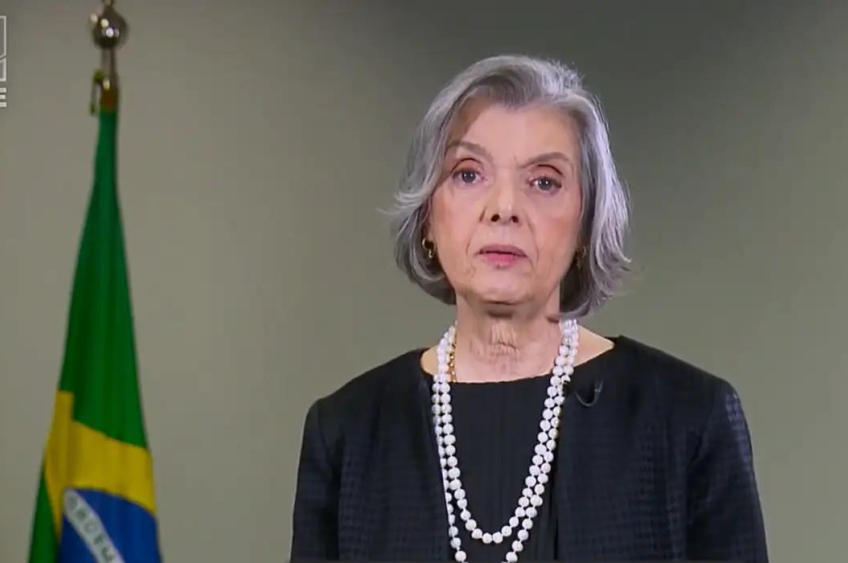 Cármen Lúcia critica resistência à presença feminina nos tribunais