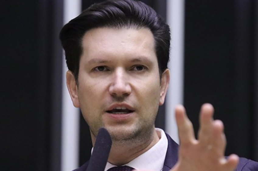Novo vota contra aumento do número de parlamentares na Câmara