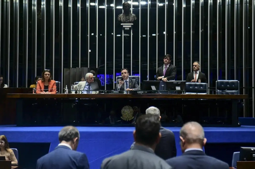 Senado aprova teto para salário mínimo e mudanças no acesso ao BPC