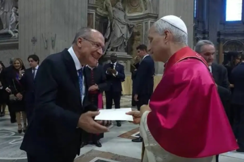 Papa recebe convite de Alckmin para visitar o Brasil durante a COP30