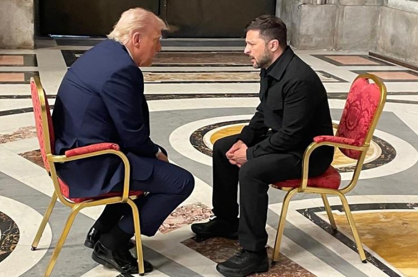 Trump e Zelensky buscam acordo de paz no Vaticano 
