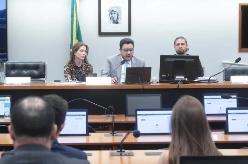 Câmara debate regulação da internet em relação a saúde mental de crianças e jovens