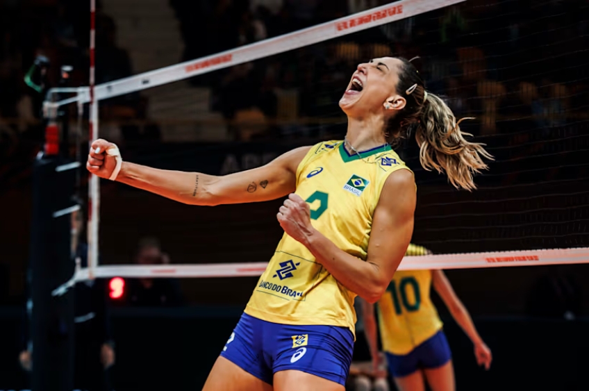 Aposentou! Carol Gattaz anuncia despedida das quadras