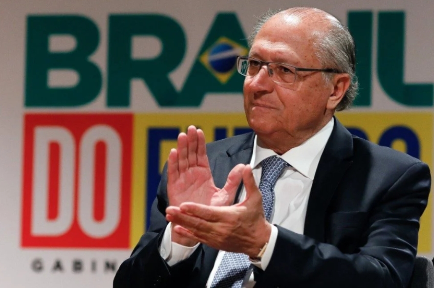 Distribuidoras pedem que Petrobras amplie importação de diesel para garantir abastecimento e conter preços