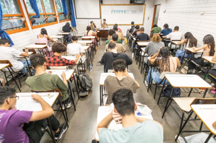 Vestibular no Paraná: candidatos vão disputar vagas neste domingo