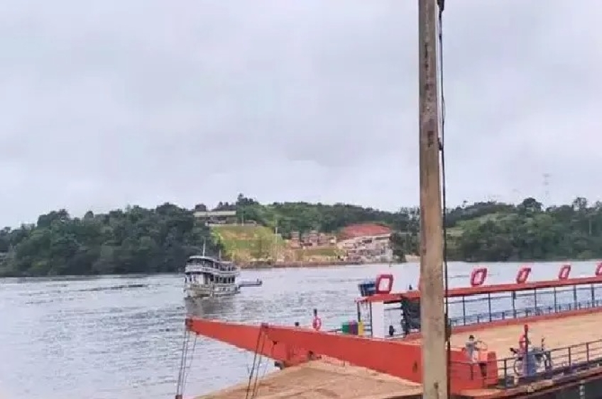 Pescadores bloqueiam BR-230 em protesto contra Belo Monte