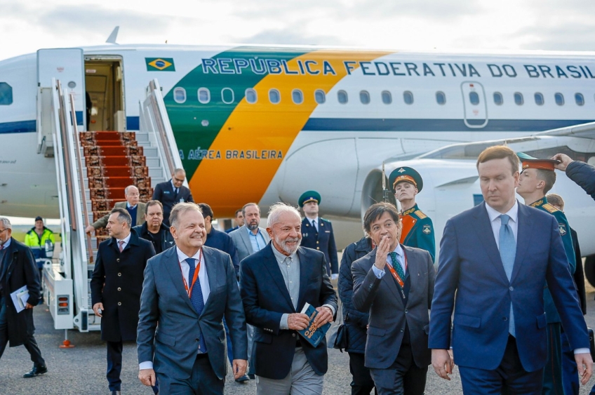 Lula se encontra com Putin para jantar e participa da celebração de 80 anos da vitória sobre os nazistas