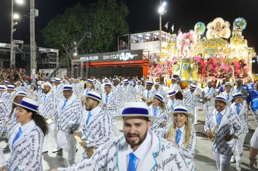 Campeã do desfile das escolas de samba do Rio será definida nesta quarta-feira