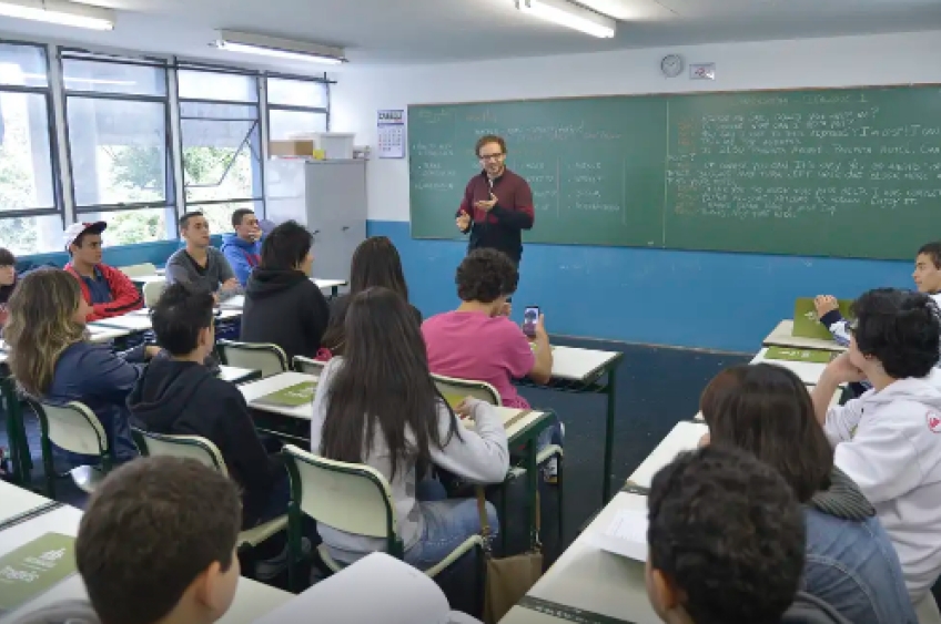 Câmara aprova projeto que proíbe escolas de recusarem matrículas sem justificativa