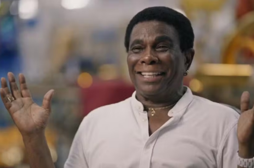 Neguinho da Beija-Flor anuncia último desfile na Sapucaí no Carnaval Carioca de 2025