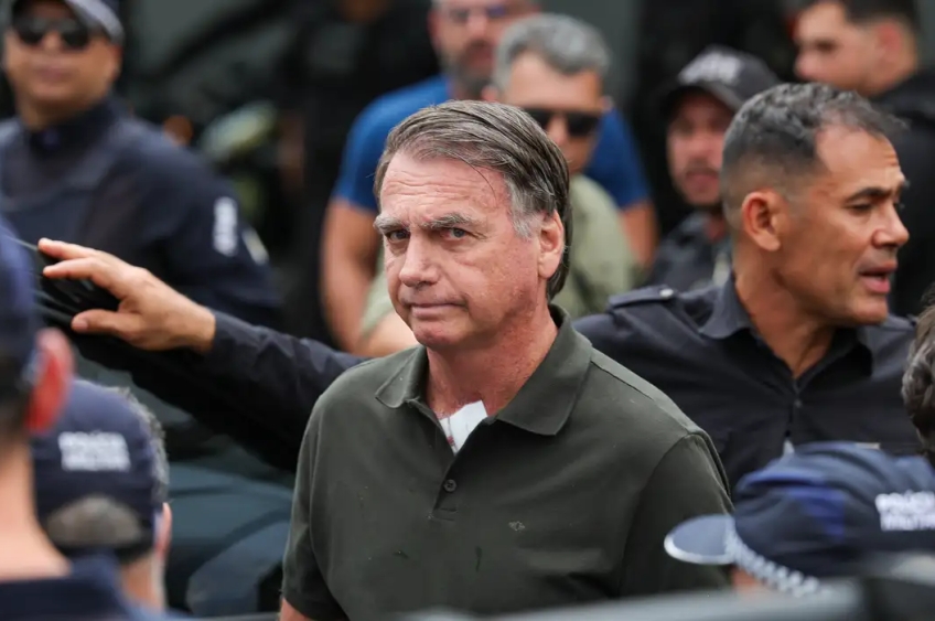 Jair Bolsonaro é internado com quadro de broncopneumonia bilateral