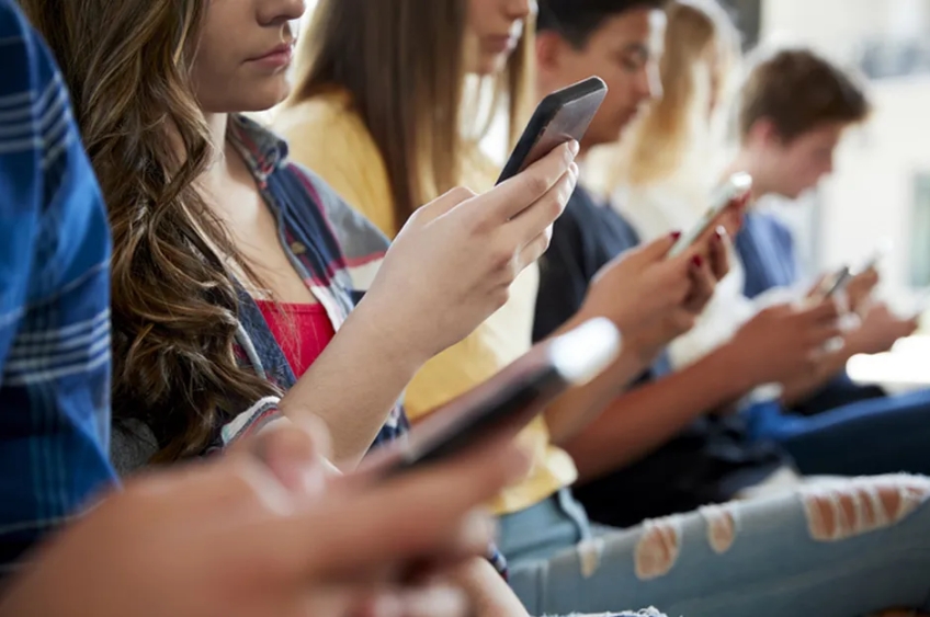 Vulnerabilidade de adolescentes nas redes sociais preocupa 9 entre 10 brasileiros, aponta pesquisa
