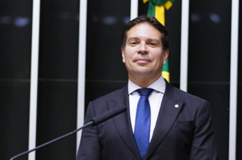 Moraes suspende parcialmente ação do golpe contra Ramagem