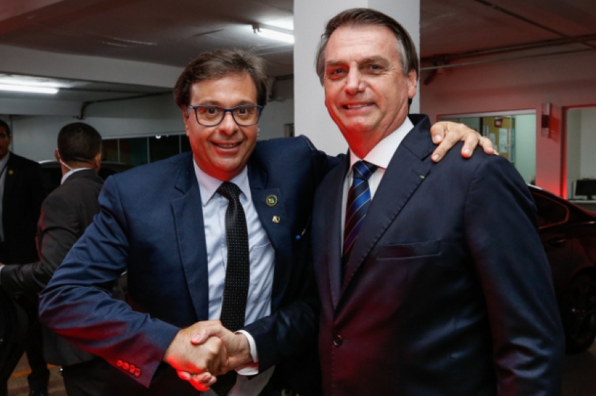Ex-ministro pede doações em Pix para Bolsonaro 